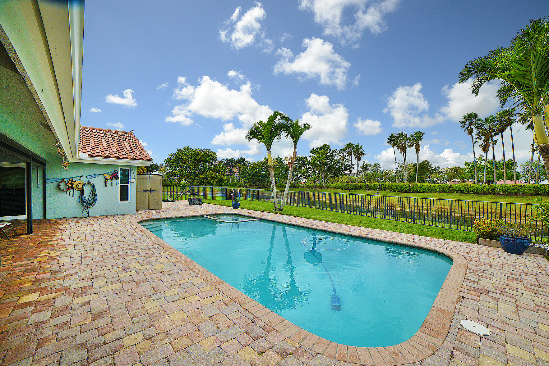 ISLAND LAKES - Residential