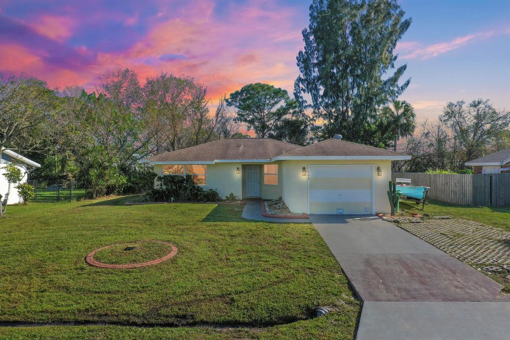 Photo of 508 SE Crosspoint Drive, Port St Lucie, FL 34983 (MLS # R10952591)