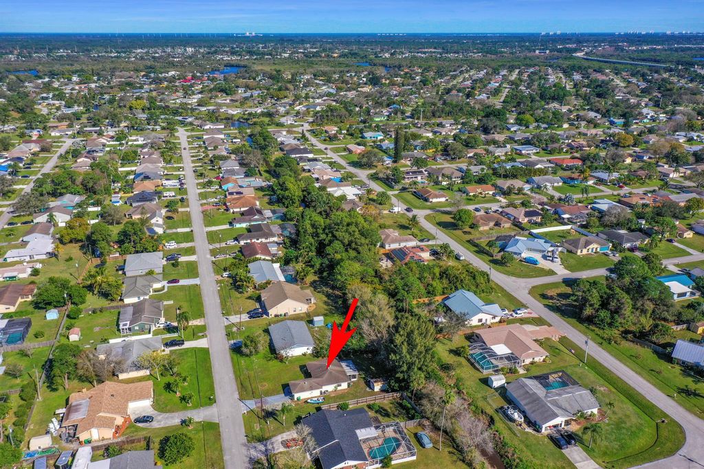 Photo of 508 SE Crosspoint Drive, Port Saint Lucie, FL 34983 (MLS # R10952591)