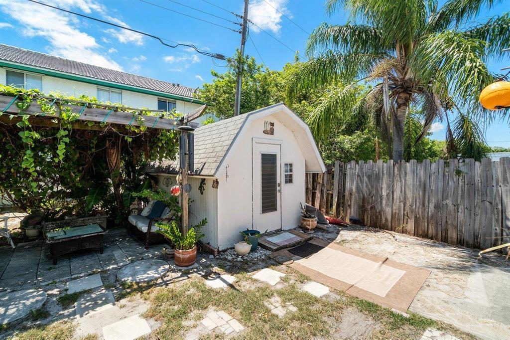 CORAL MANOR - Residential