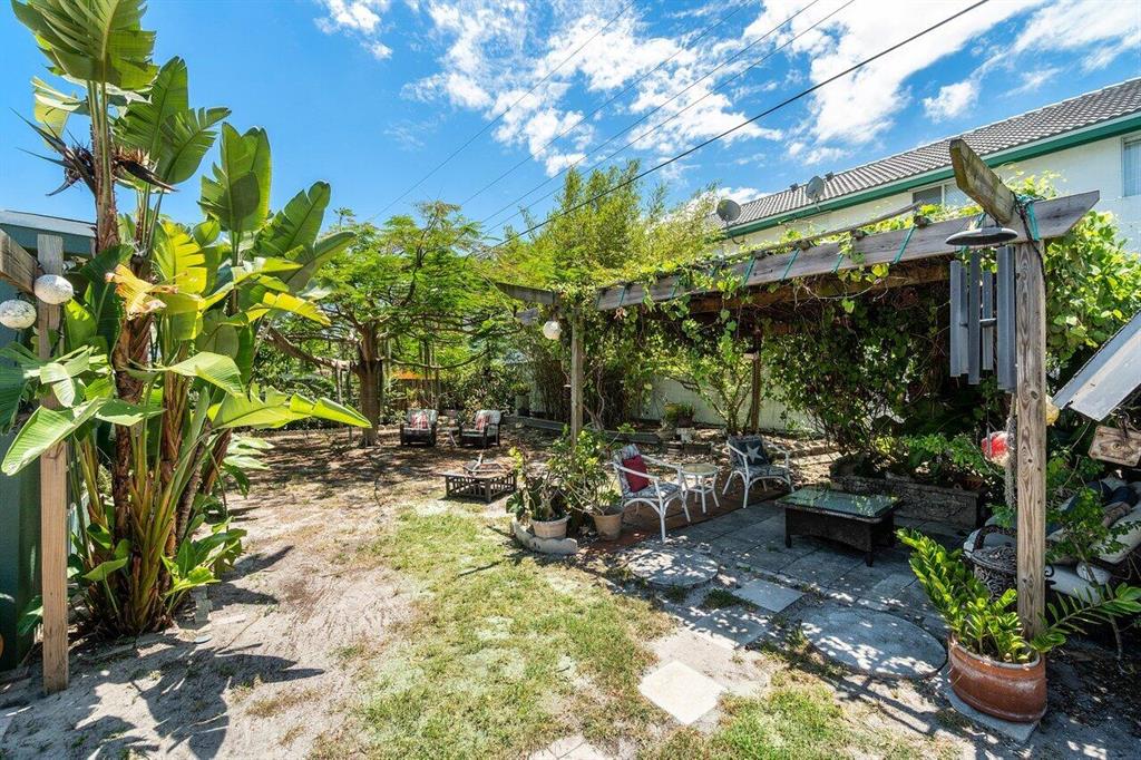 CORAL MANOR - Residential