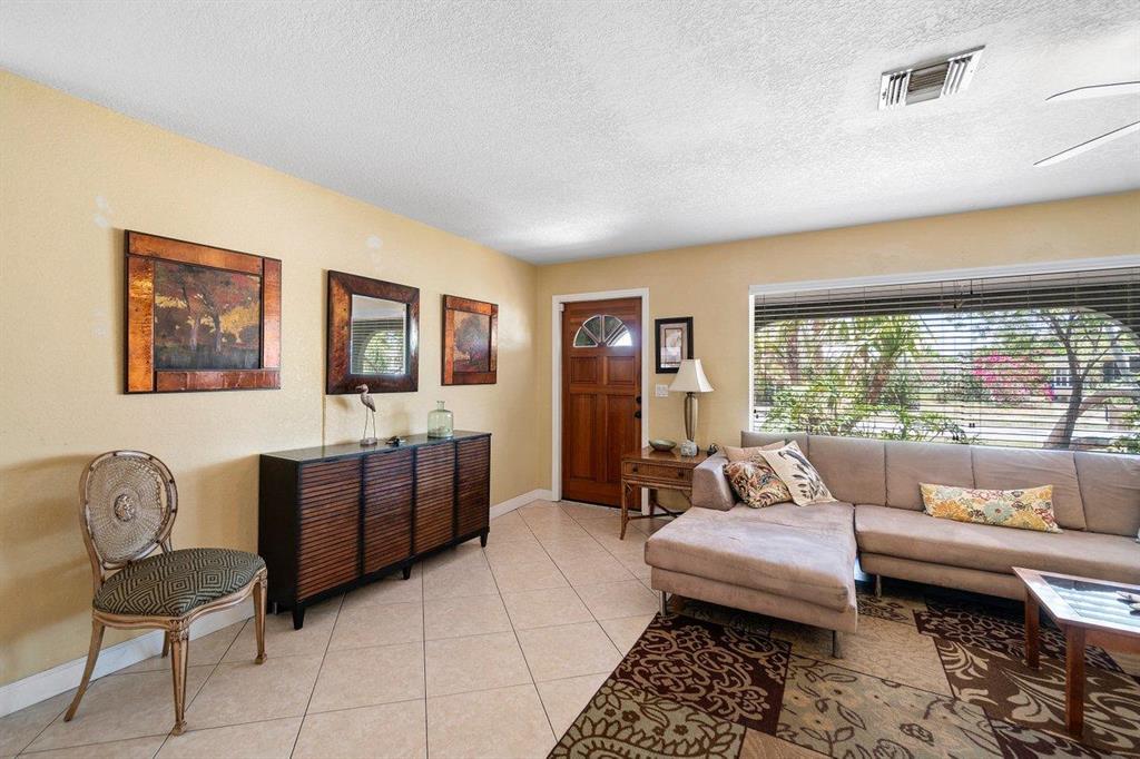 CORAL MANOR - Residential