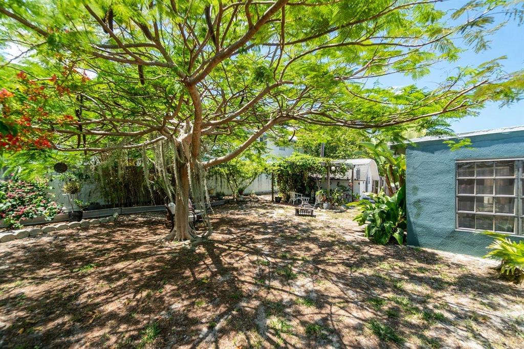 CORAL MANOR - Residential