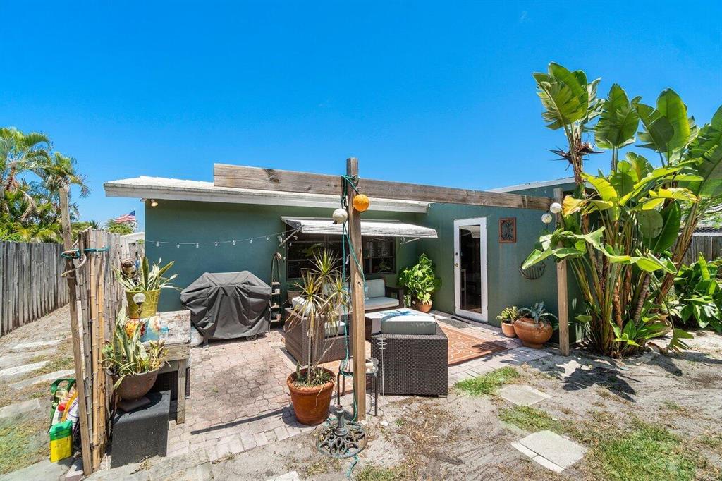 CORAL MANOR - Residential