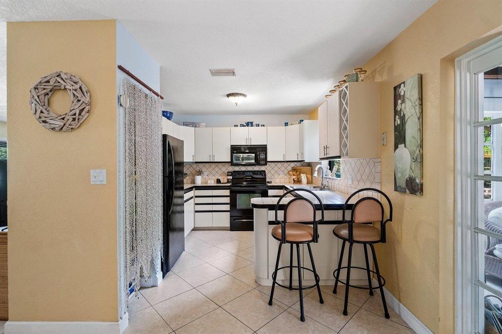 CORAL MANOR - Residential