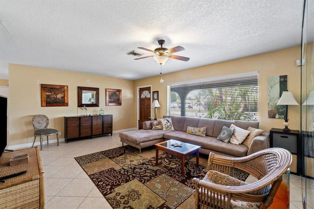 CORAL MANOR - Residential