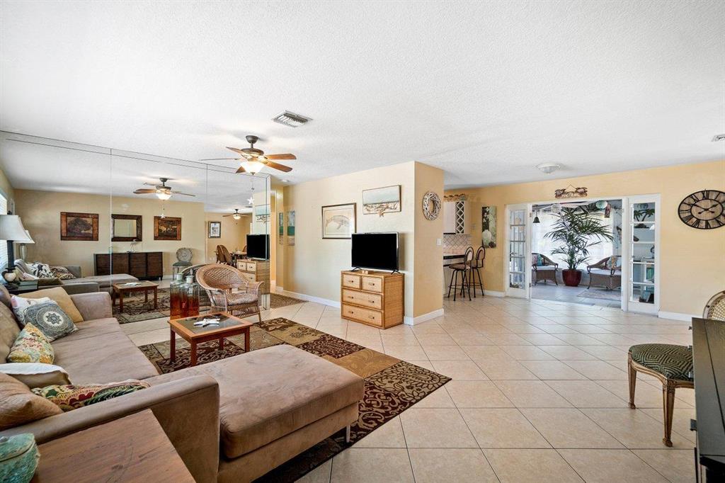 CORAL MANOR - Residential