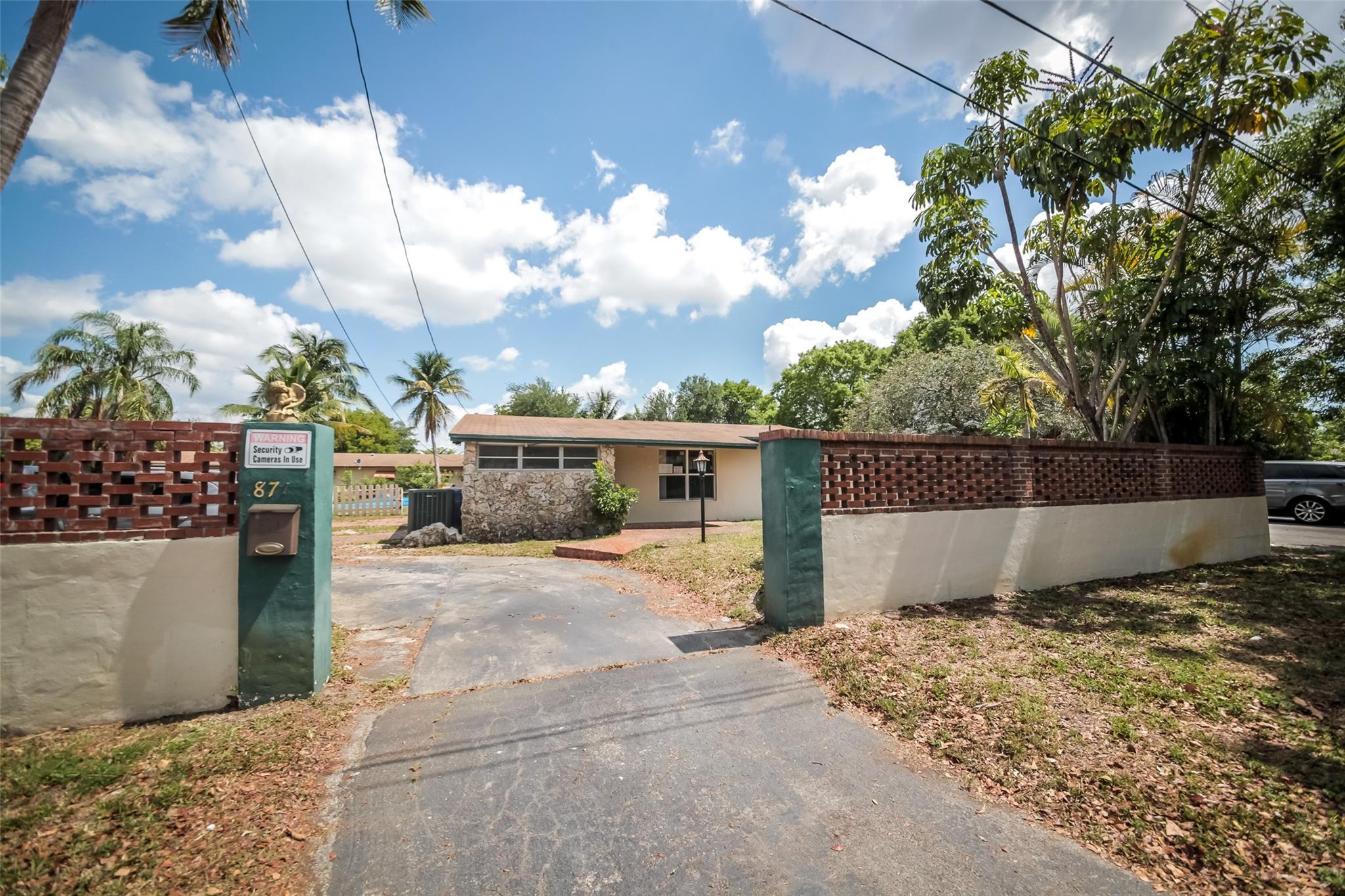 871 SW 10th St