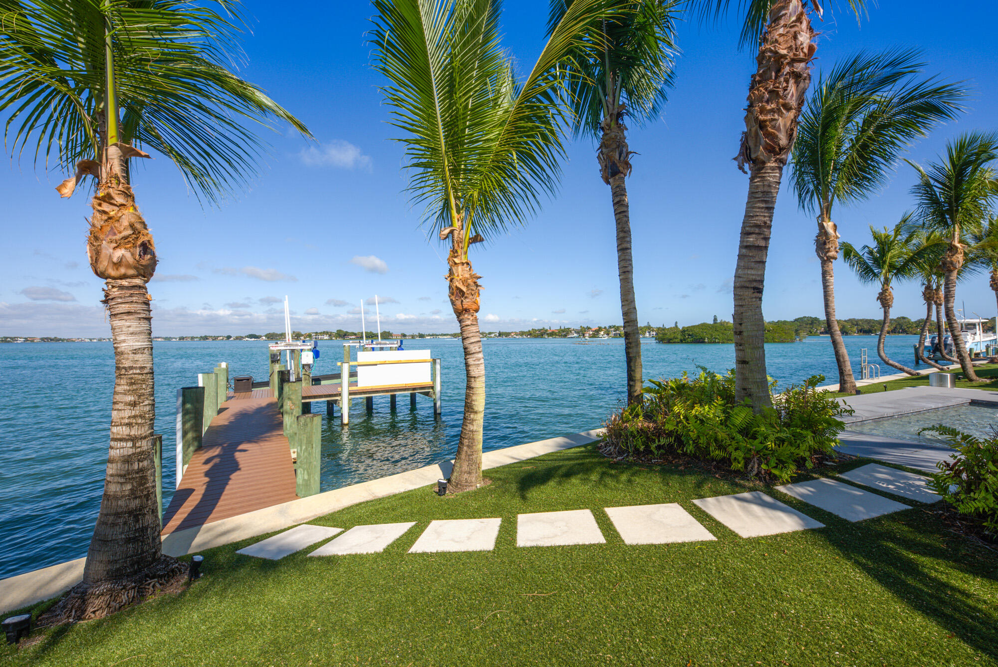 RIO VISTA OF ISLAND SHORE - Residential