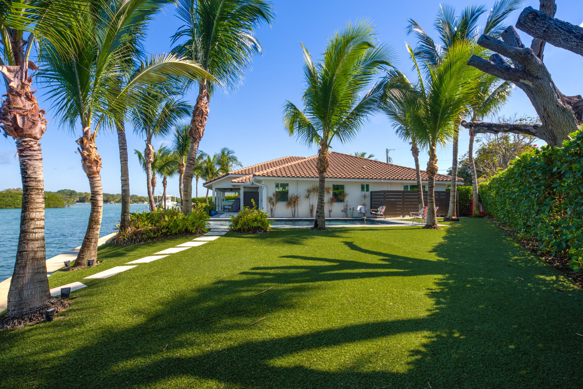 RIO VISTA OF ISLAND SHORE - Residential