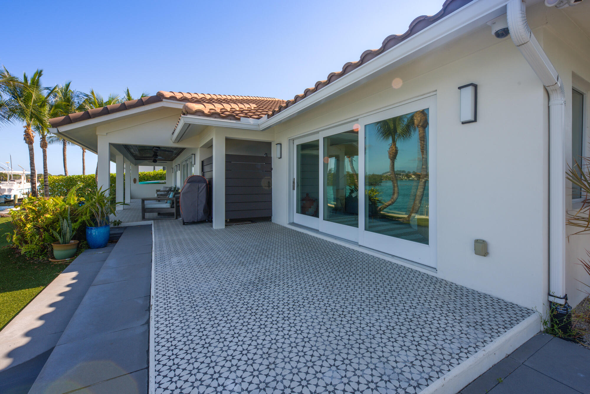 RIO VISTA OF ISLAND SHORE - Residential