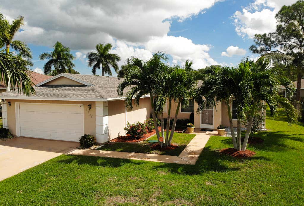 Photo of 1521 SW Broadview Street, Port Saint Lucie, FL 34983 (MLS # R10922538)