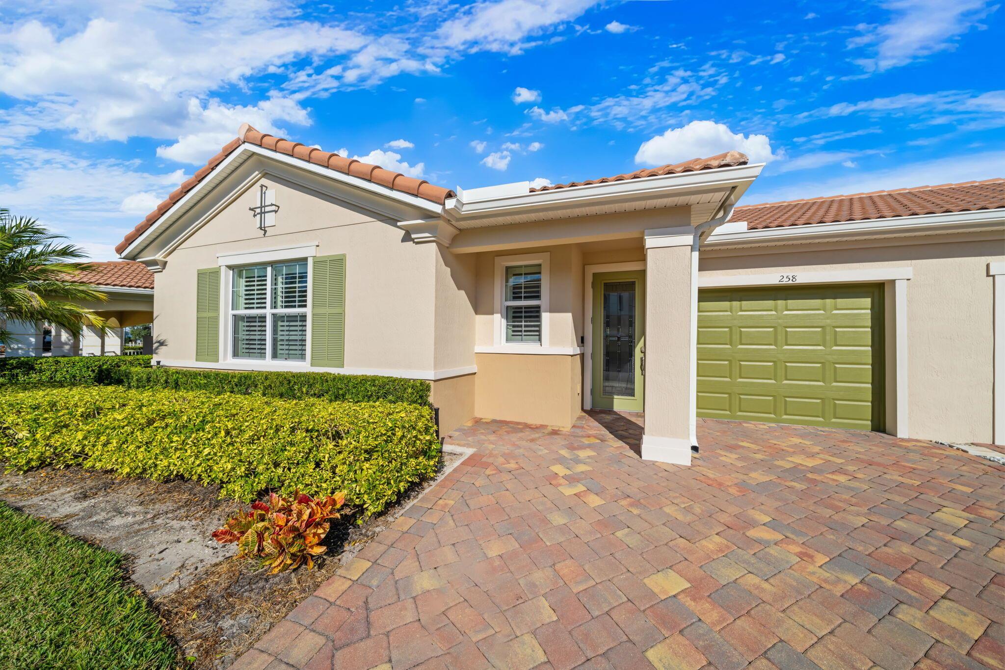 PROVENCE BAY 1 - Residential