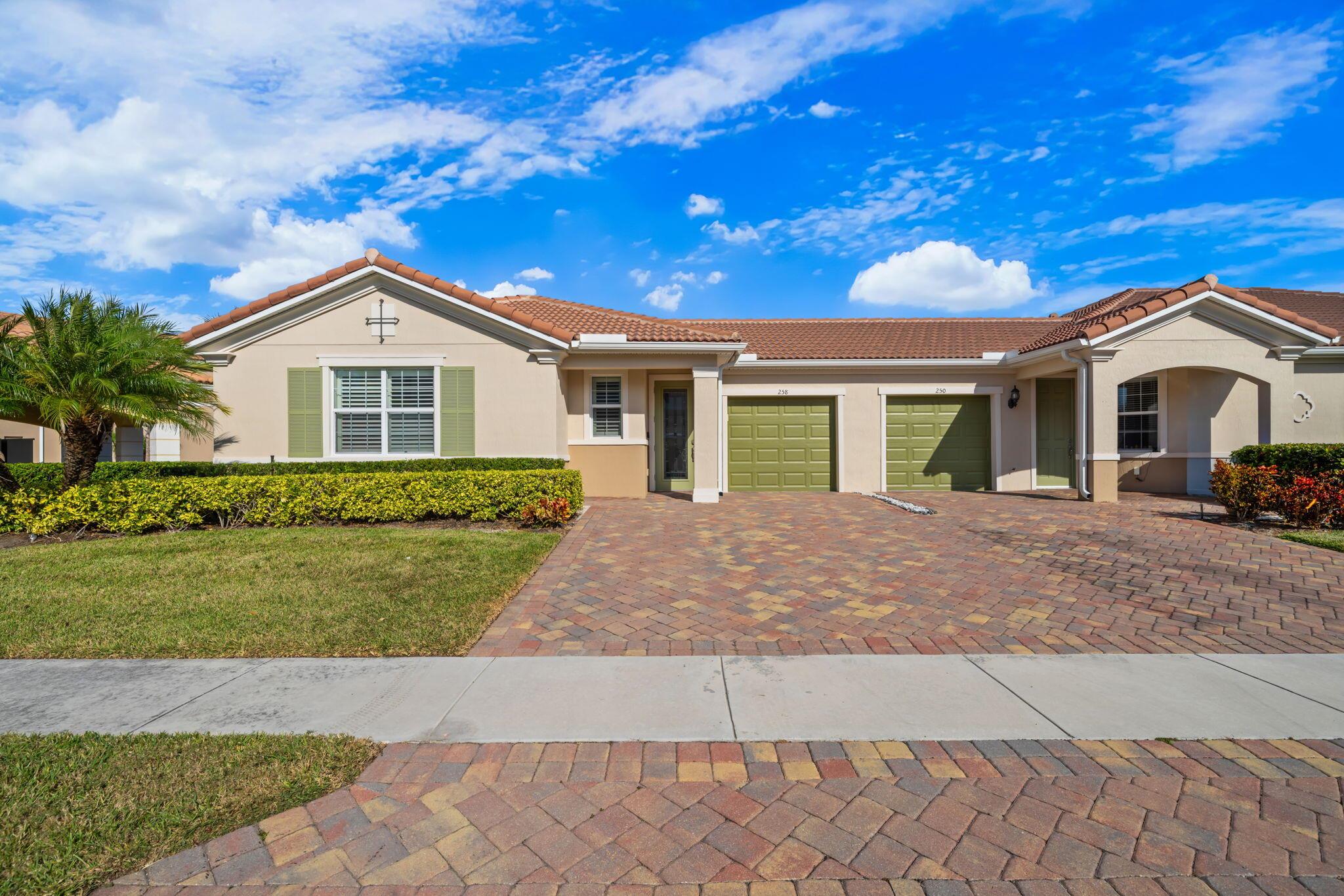 PROVENCE BAY 1 - Residential