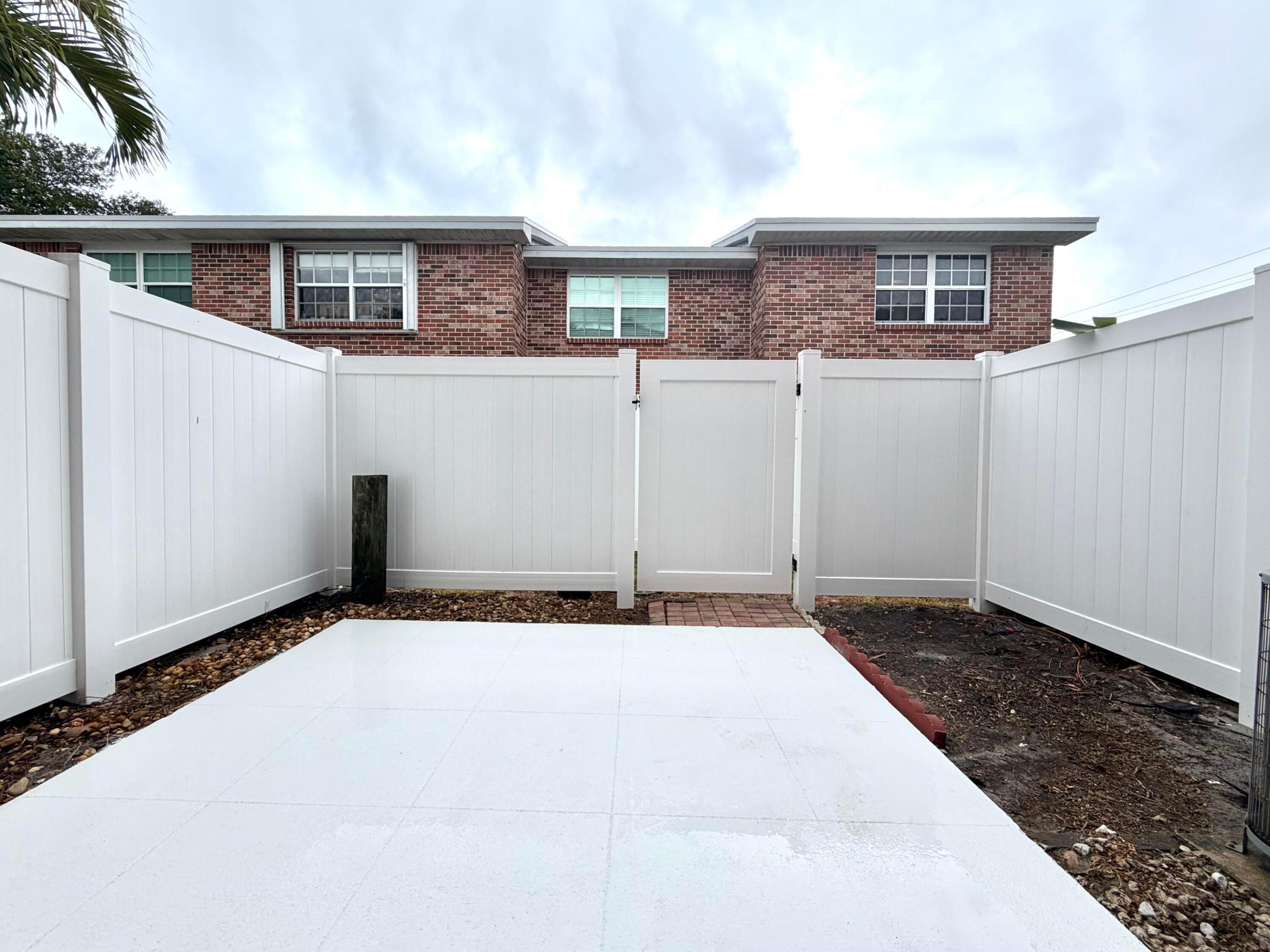 WENDIMERE VILLAS PH II CONDO - Residential Lease
