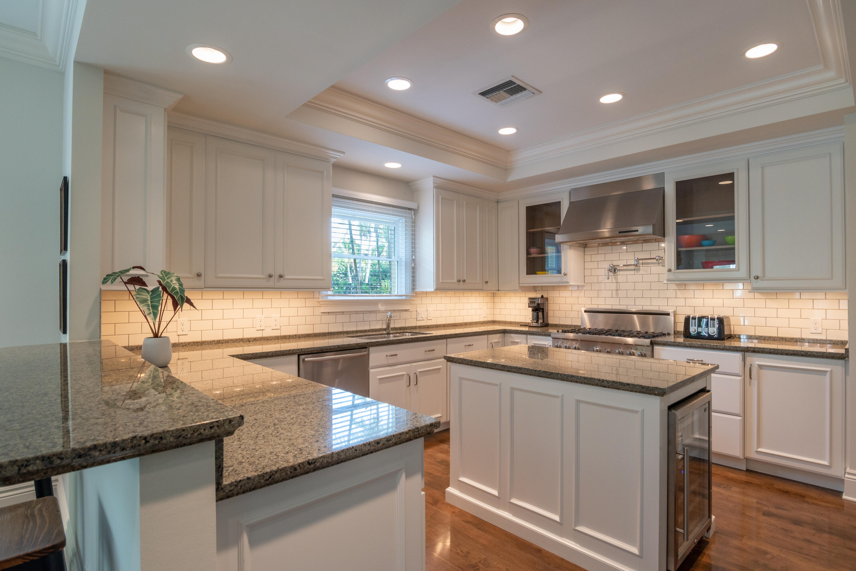 CHILEAN CONDOMINIUM OF PALM BEACH - Residential