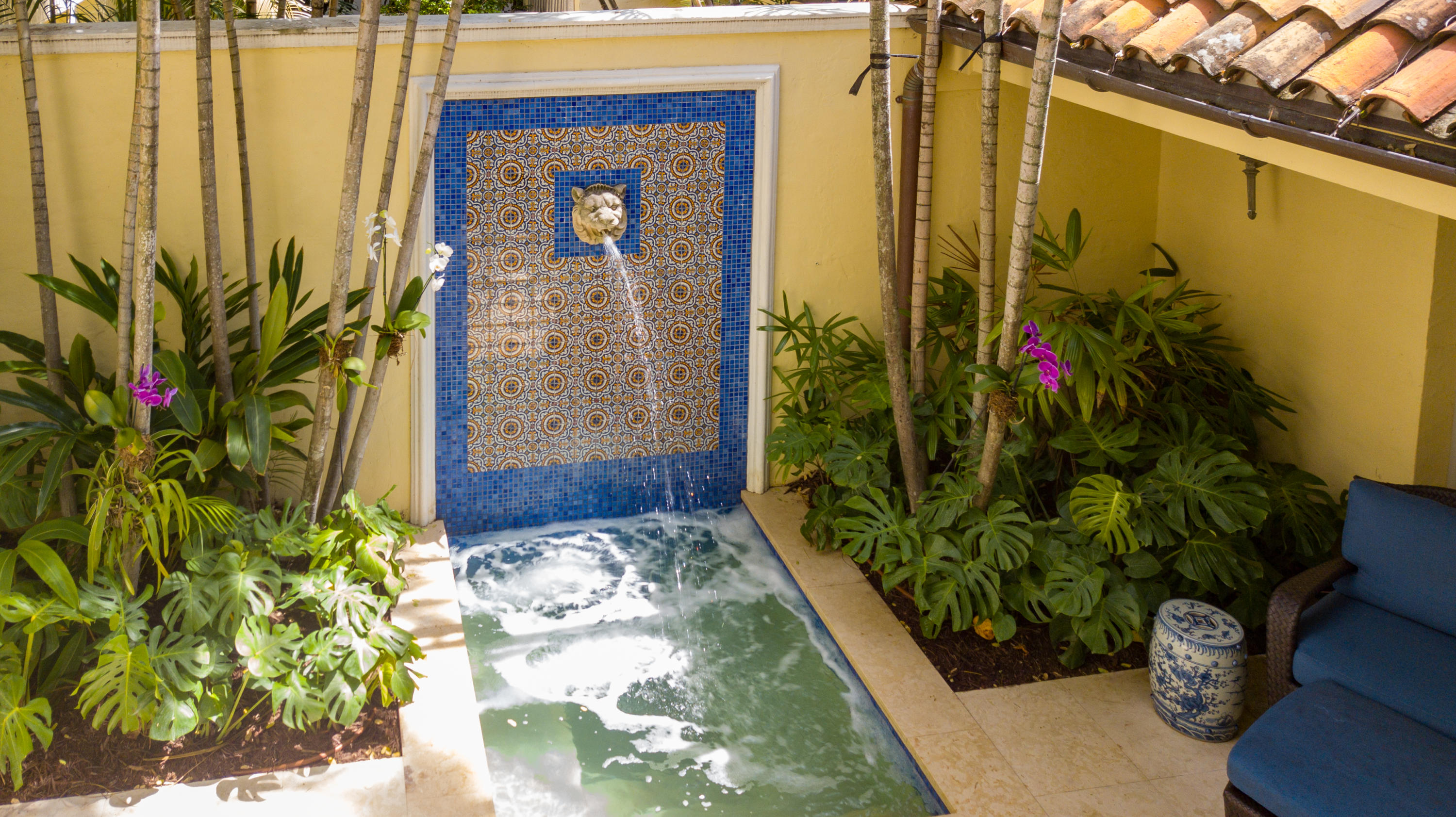 CHILEAN CONDOMINIUM OF PALM BEACH - Residential