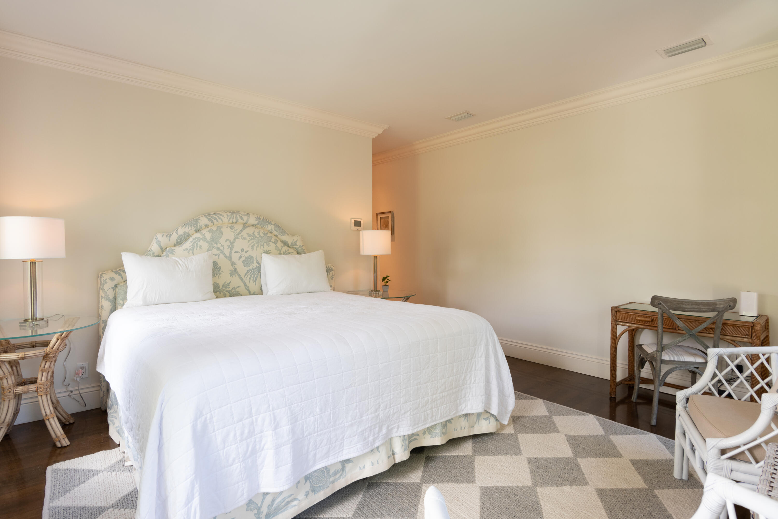 CHILEAN CONDOMINIUM OF PALM BEACH - Residential