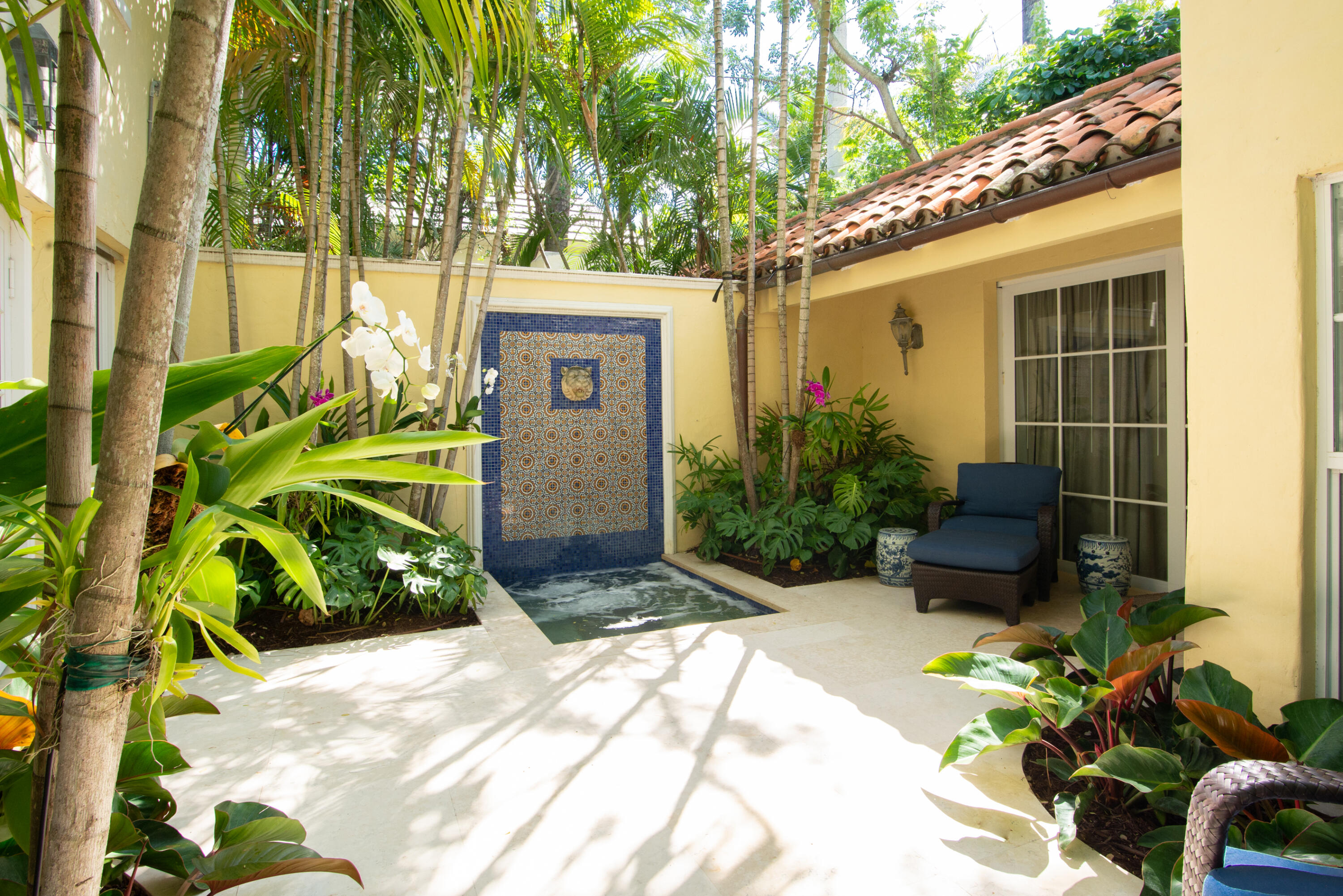 CHILEAN CONDOMINIUM OF PALM BEACH - Residential