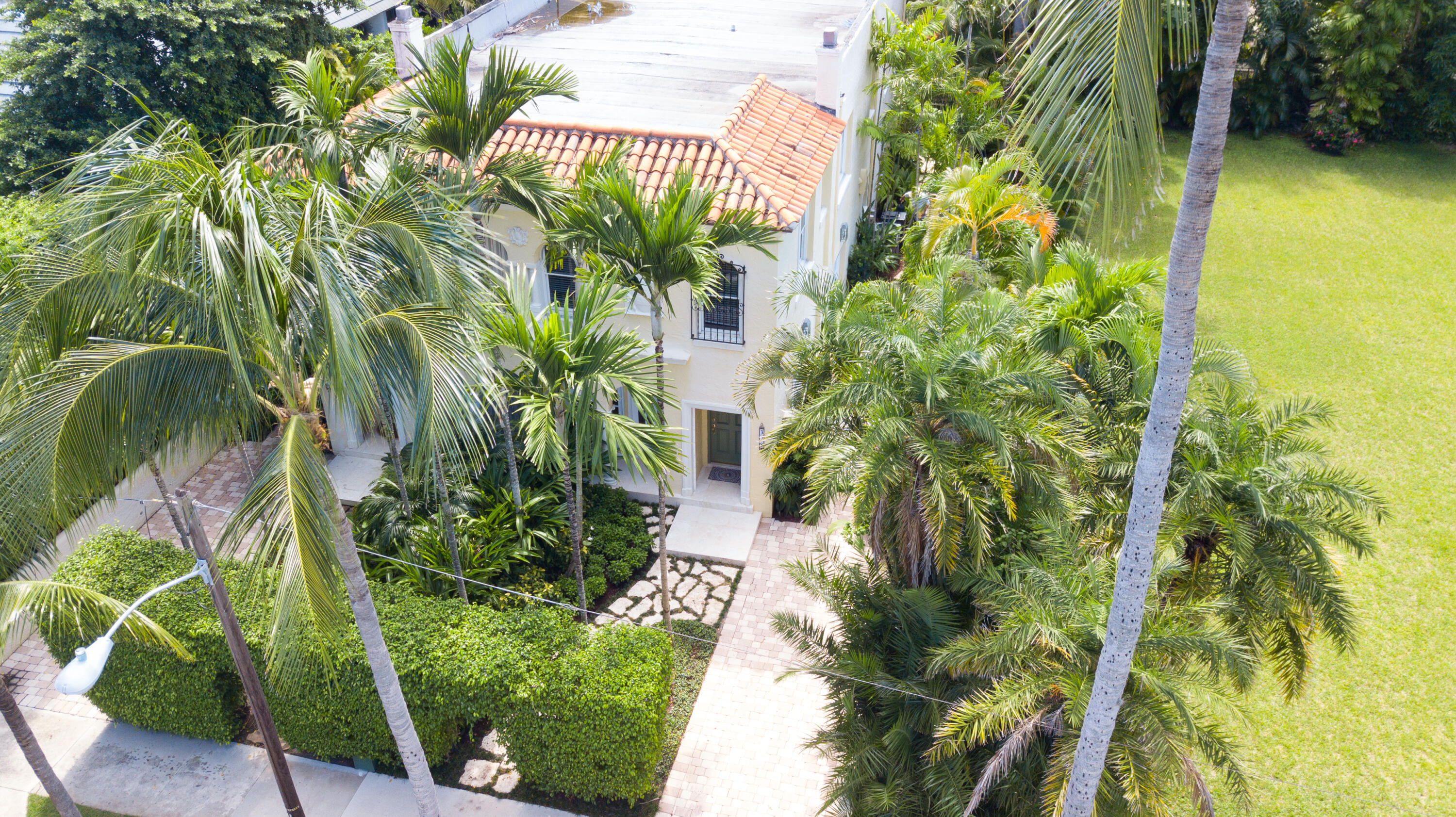 CHILEAN CONDOMINIUM OF PALM BEACH - Residential