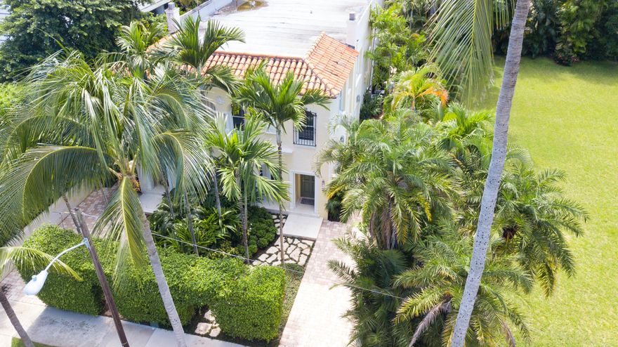 Sitting in the heart of town and just steps away from Worth Avenue. This beautifully updated Townhome is full of Palm Beach charm. With 4 Bedrooms and 3.5 Bathrooms and detailed features such as the barrel ceilinged living room, a chef's kitchen, hardwood floors, and lush tropical landscaping surrounding the sun drenched courtyard and heated spa. The detached guest cabana has telescoping sliding doors providing a beautiful area for outdoor entertainment. Meticulously kept and being offered fully furnished, this is home is truly turnkey and ready for season. Walk to the beach, the lake trail, or one of the many restaurants just blocks away.