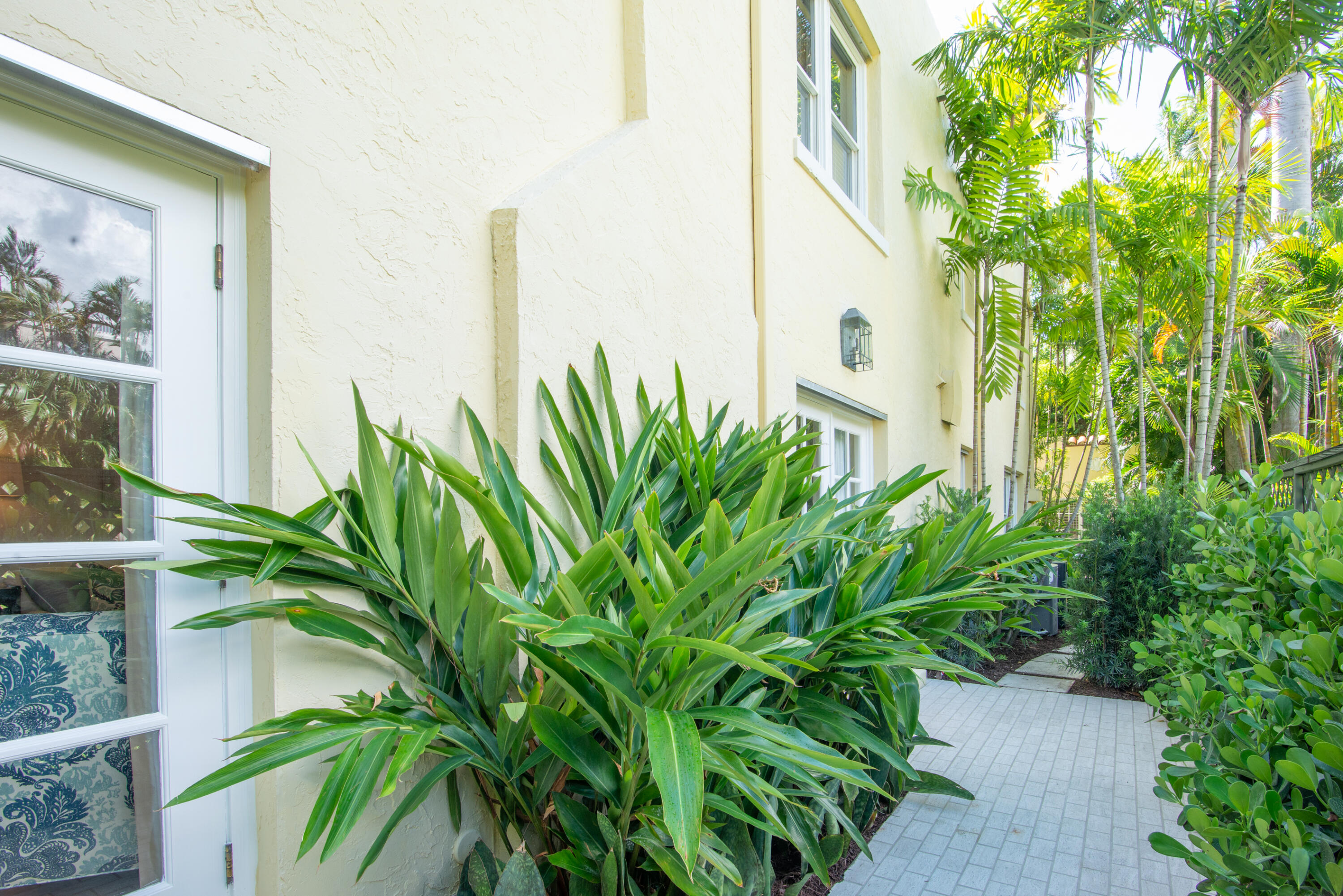 CHILEAN CONDOMINIUM OF PALM BEACH - Residential