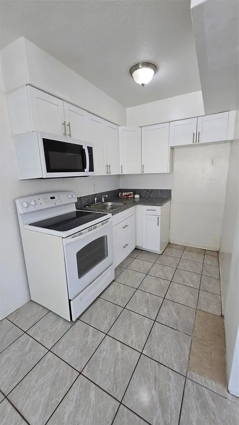 2501 Pierce St Unit 16, Hollywood, FL MLS: F10493826