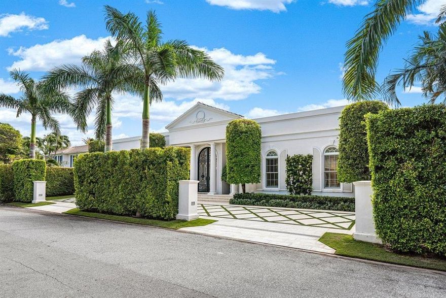 Totally renovated 6BR/7.2BA with extraordinary proportions throughout and amazing pool/patio.  Perfect for indoor/outdoor living, it boasts the highest level finishes.   This is one of the most meticulous renovations with attention to every detail.  Luxury at its finest.