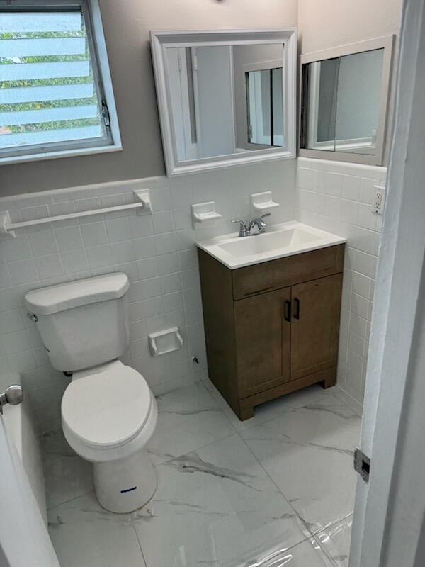 View photos, virtual tours, details... 2285 NE 172nd Street 12