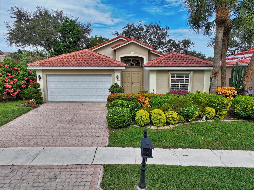 Photo of 7261 Via Verona, Delray Beach, FL 33446 (MLS # F10411195)