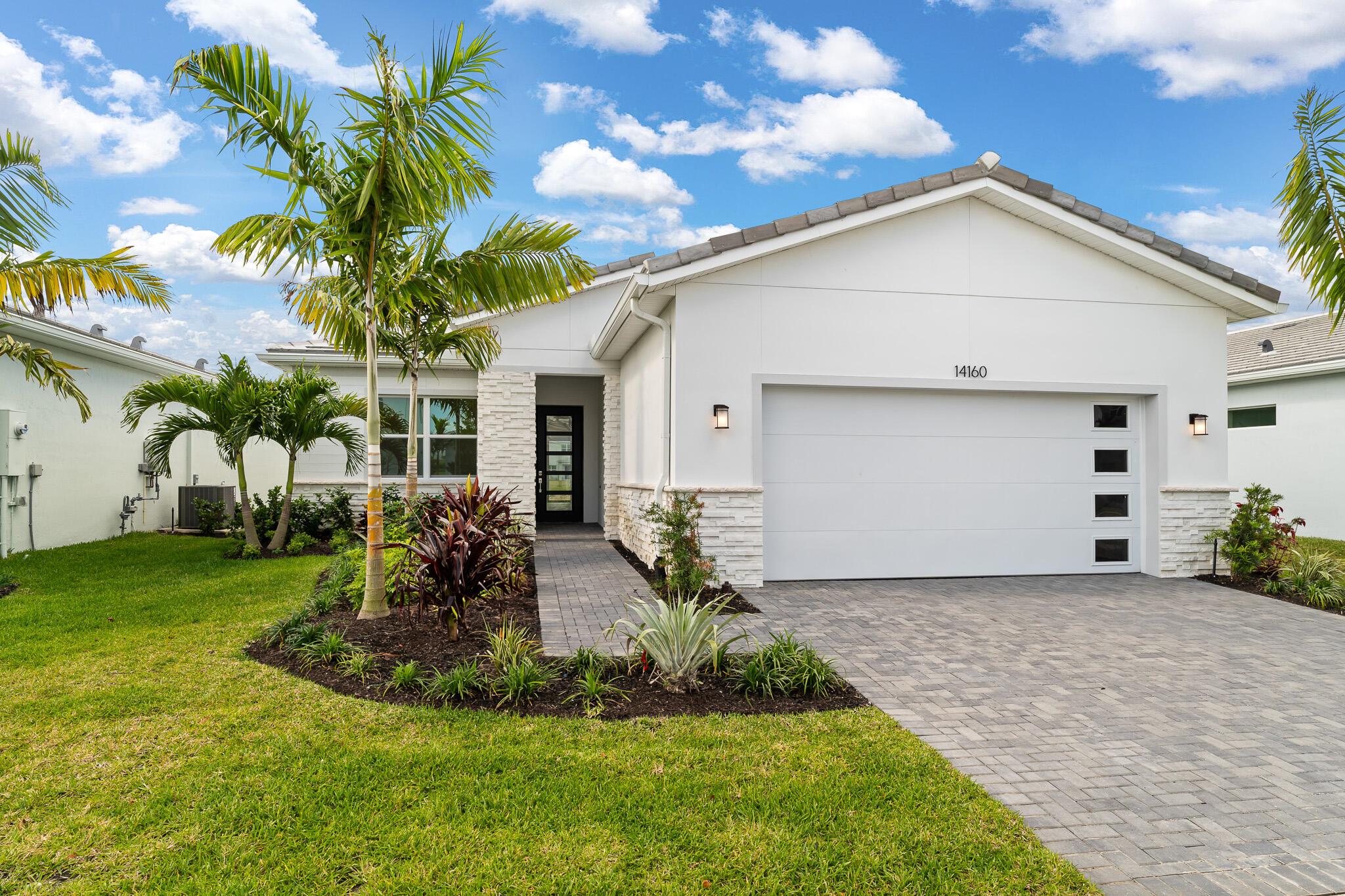 Every room in the 2.052 sq. ft. Cameo floorplan is optimized for not only maximum space, but natural and inviting flow between living areas. From porch to foyer to the large, open-concept Great Room, dining room and kitchen, this home is perfect for everyday life as well as entertaining. When it's time to rest, the luxurious owner's suite offers privacy, space and a large walk-in closet.