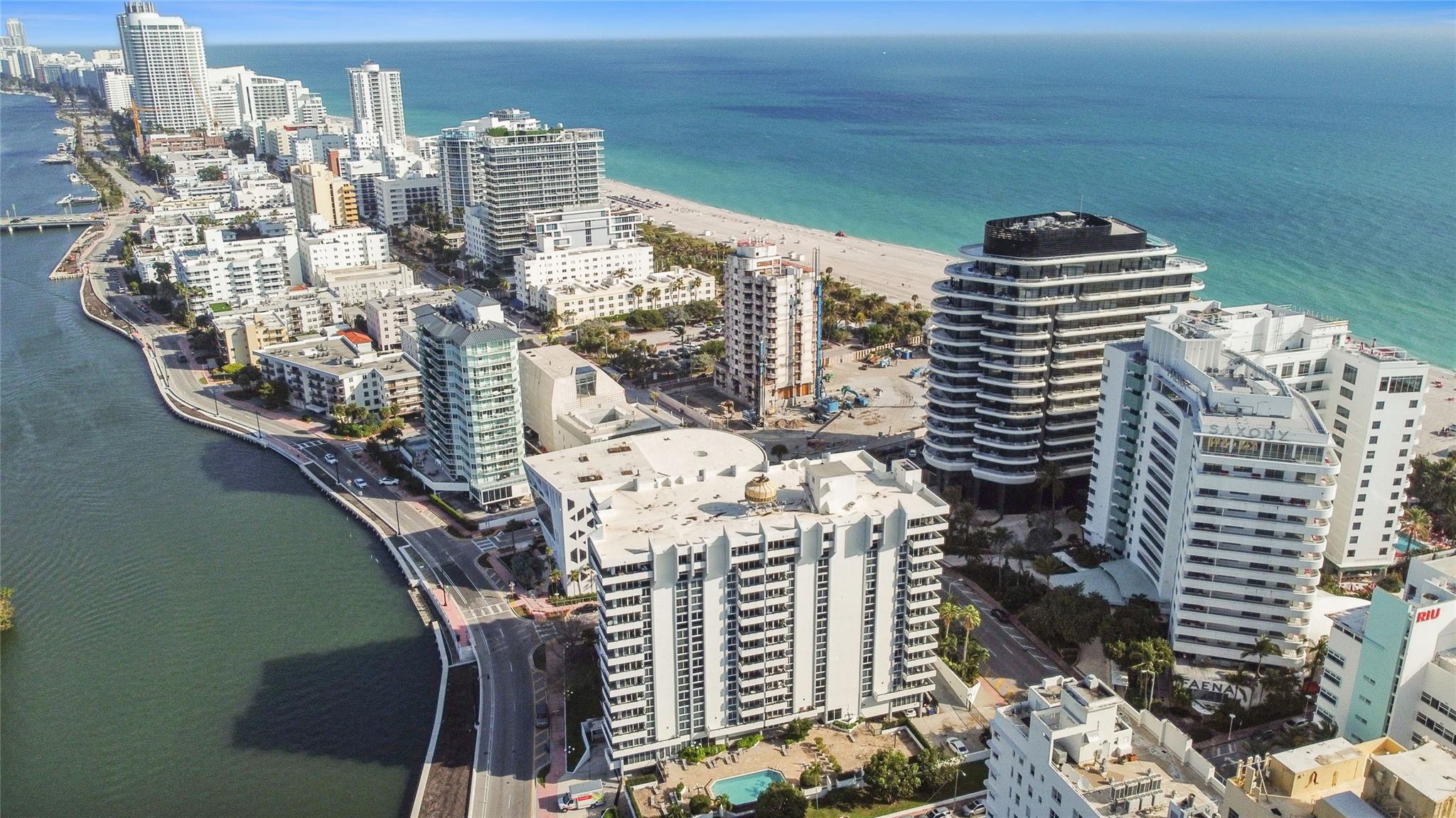 Live the Dream on Collins Avenue – Your Luxury Condo Awaits! Directly Across from the Ocean: Imagine waking up every morning to the soothing sound of waves. Positioned right across the street from Miami's pristine beaches, this condo offers an unrivaled beachfront lifestyle. High Floor Views: Situated on a high floor, your new home provides breathtaking ocean and Intracoastal views. Witness the majestic sunrise over the Atlantic and the vibrant sunsets, all from the comfort of your living room.