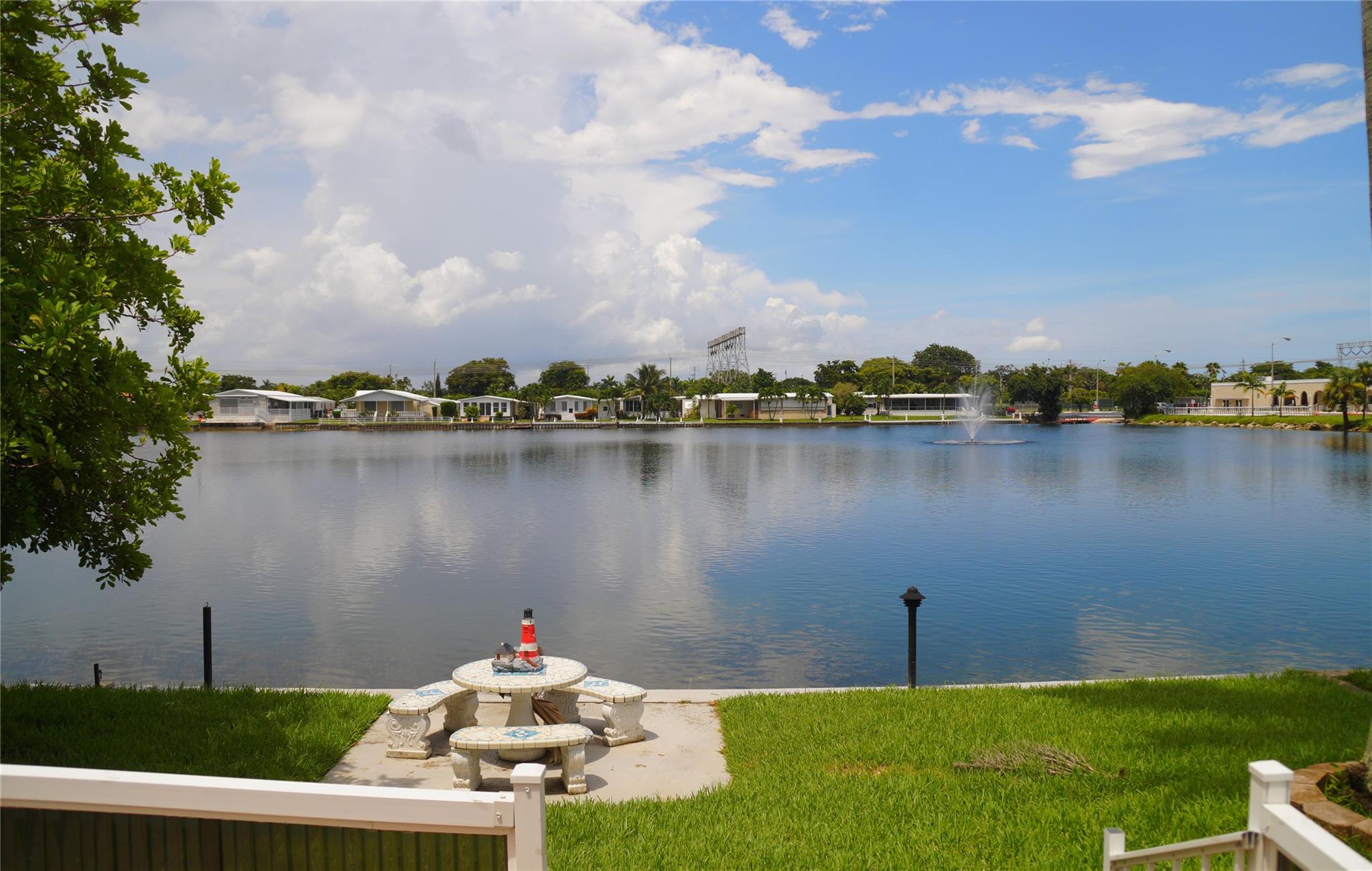 Ravenswood Estates & Mari - Residential