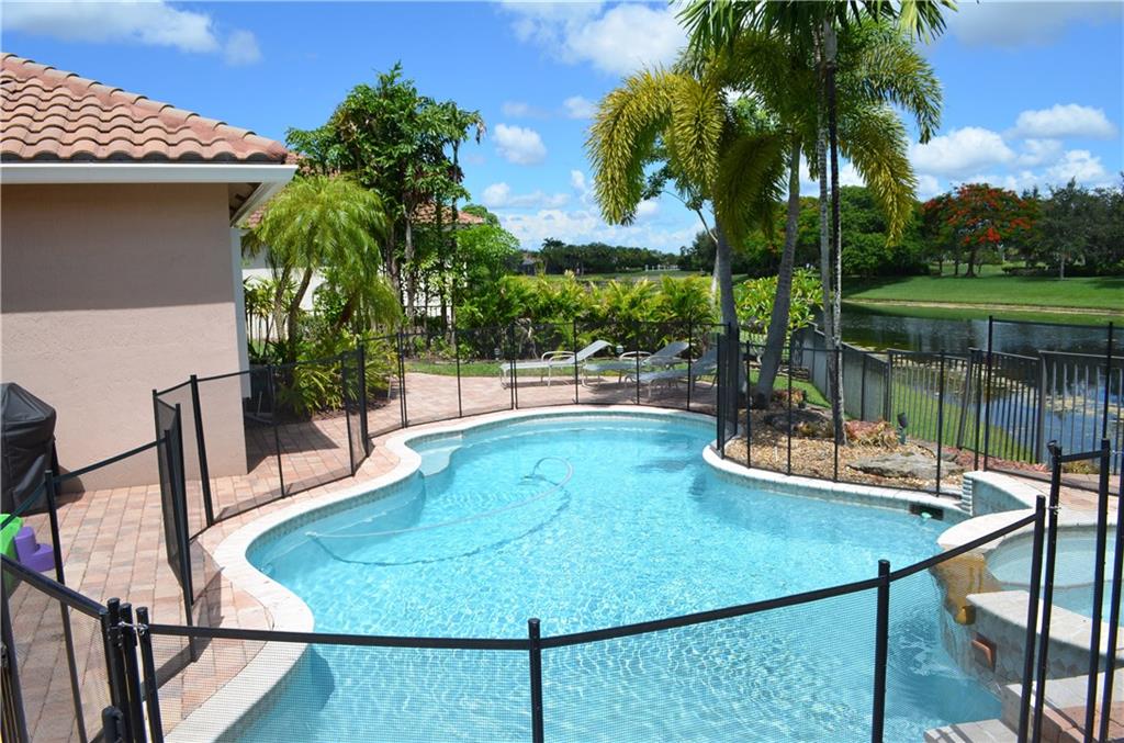 PARKLAND ISLES - Residential