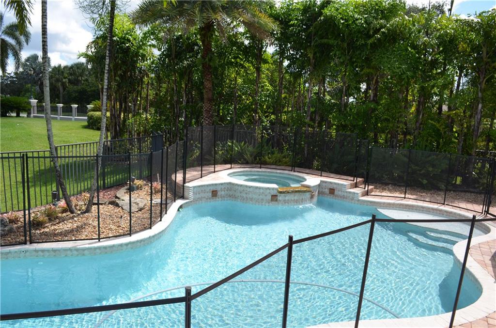 PARKLAND ISLES - Residential