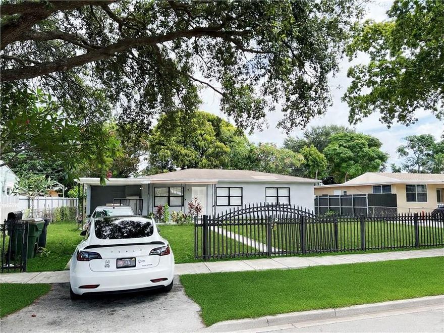 Move into this just fully renovated Single Family Home, EVERYTHING IS NEW, High efficient A/C New Stainless Steel Appliances, New Kitchen Cabinets, and Quartz Countertops. LED Lighting, New bathroom, and flooring. Ready to move in by Nov 7, 2025 Tenants to have 620+ credit score and at least $7500 monthly income. Washer & Dryer in the patio. There is an efficiency under construction to the left of the house.