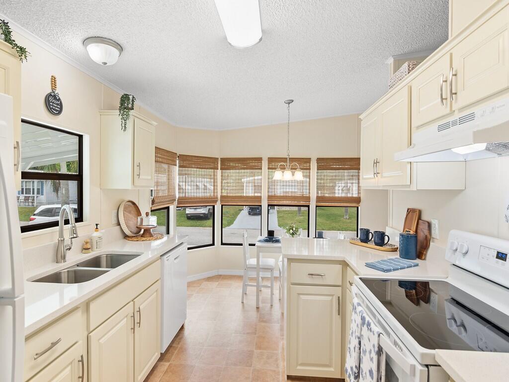 Spanish Lakes Golf Villag - Residential