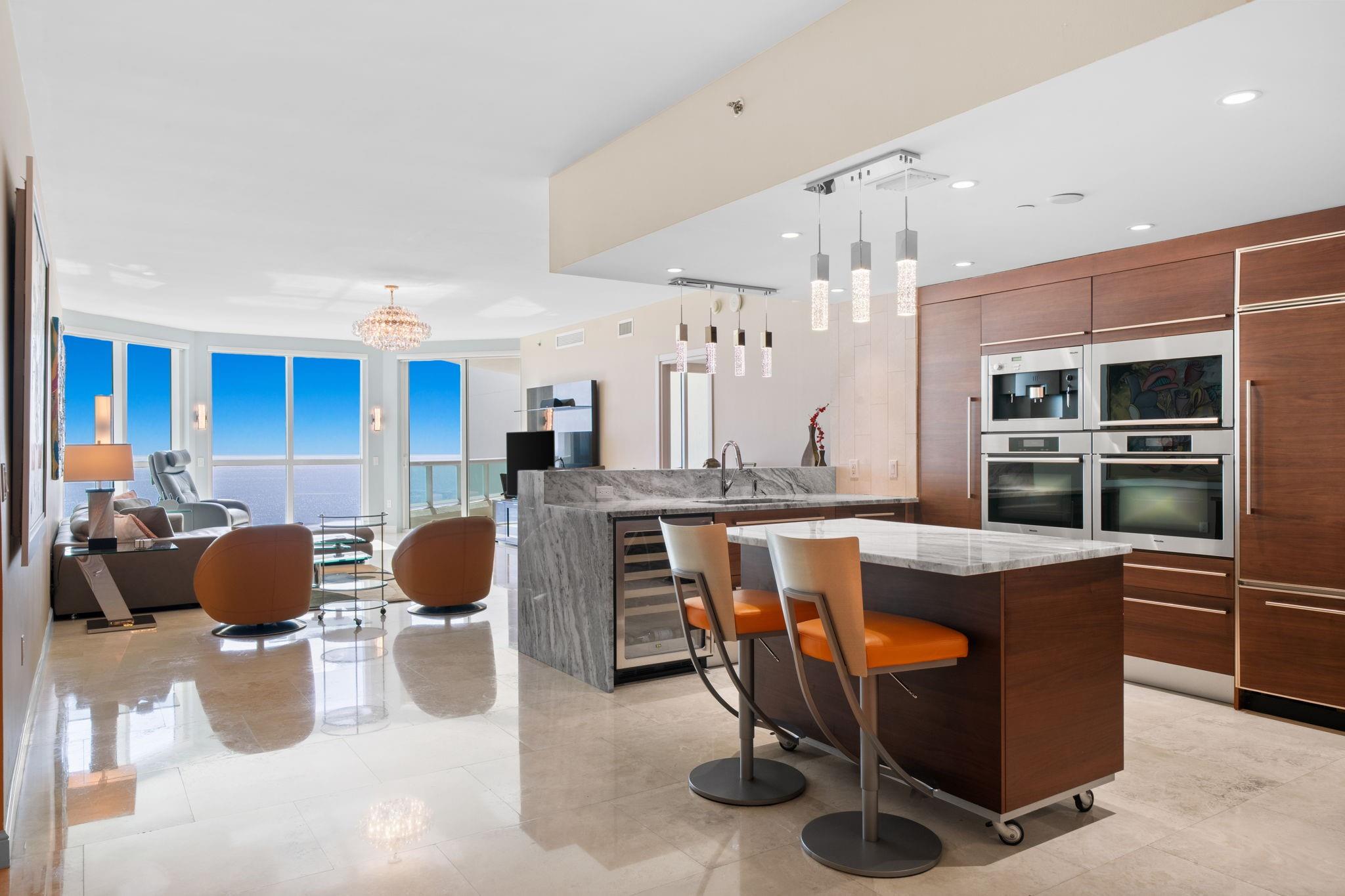 Las Olas Beach Club - Residential