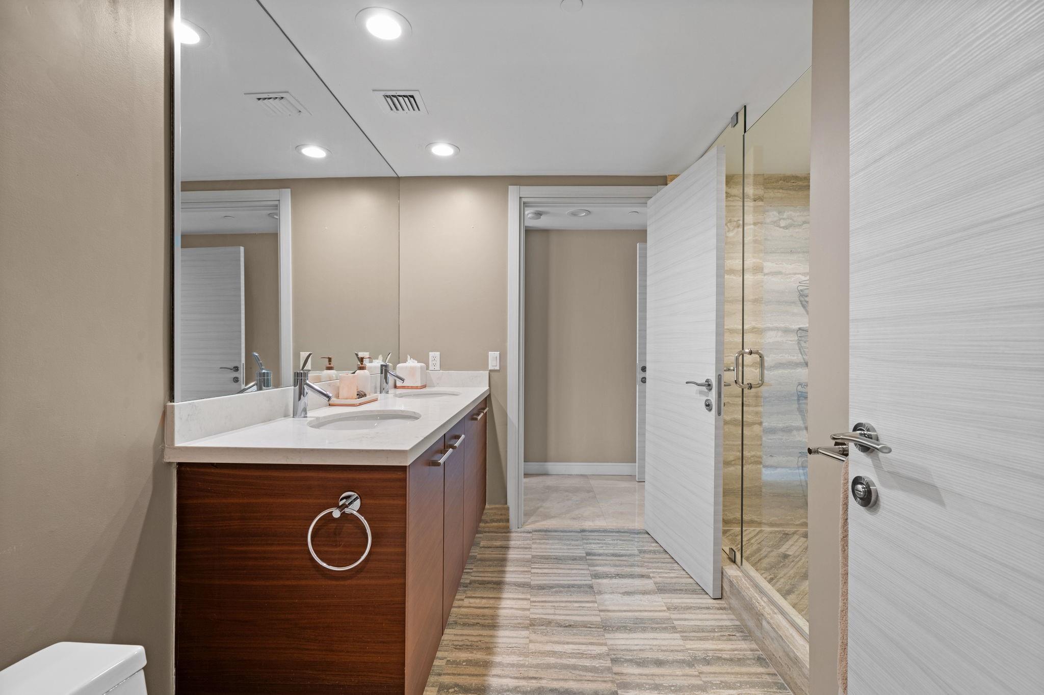 Las Olas Beach Club - Residential