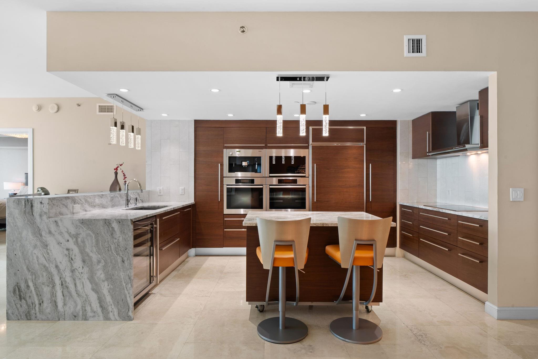 Las Olas Beach Club - Residential