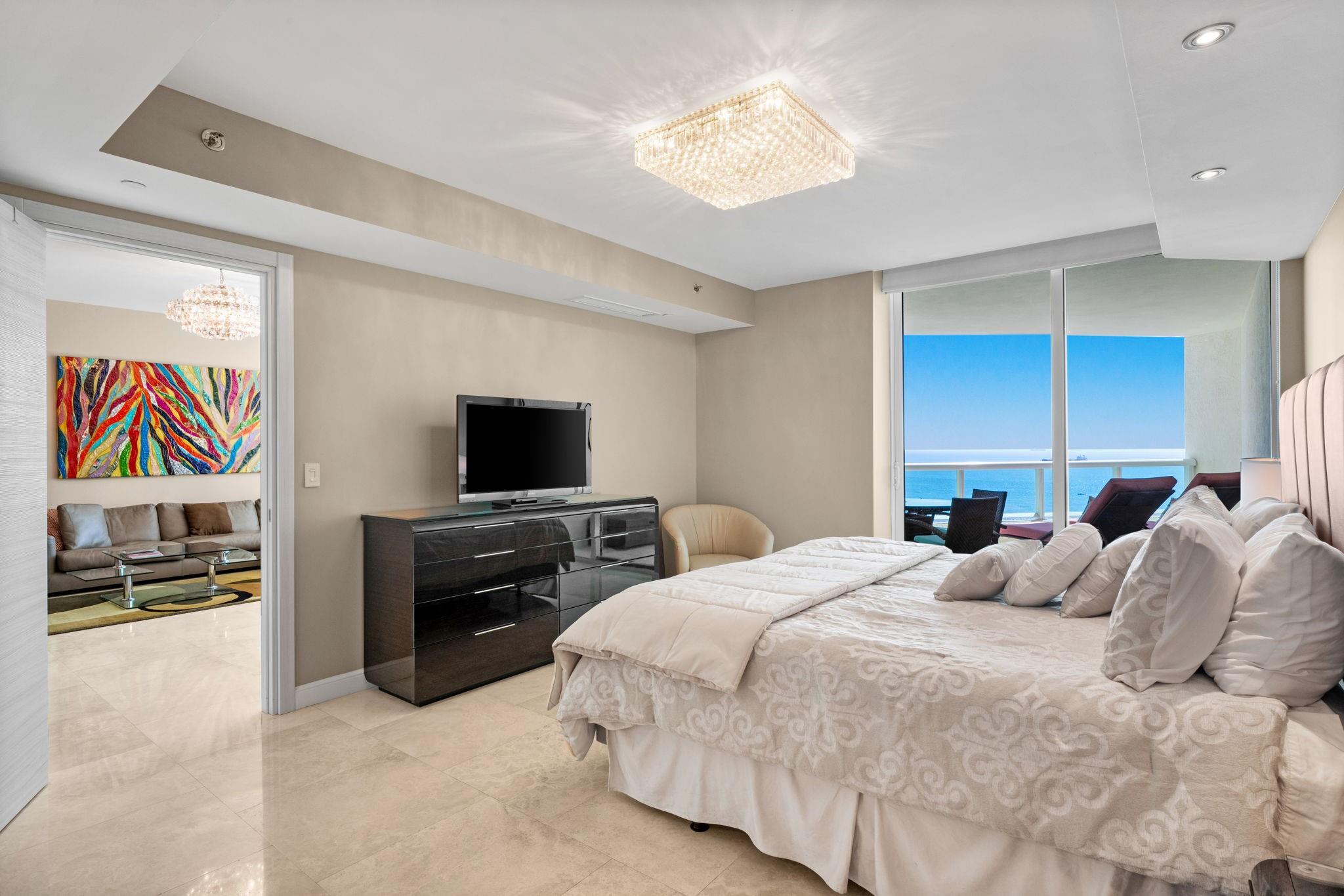 Las Olas Beach Club - Residential