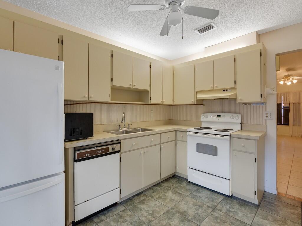 VILLAS OF HOBE SOUND - Residential