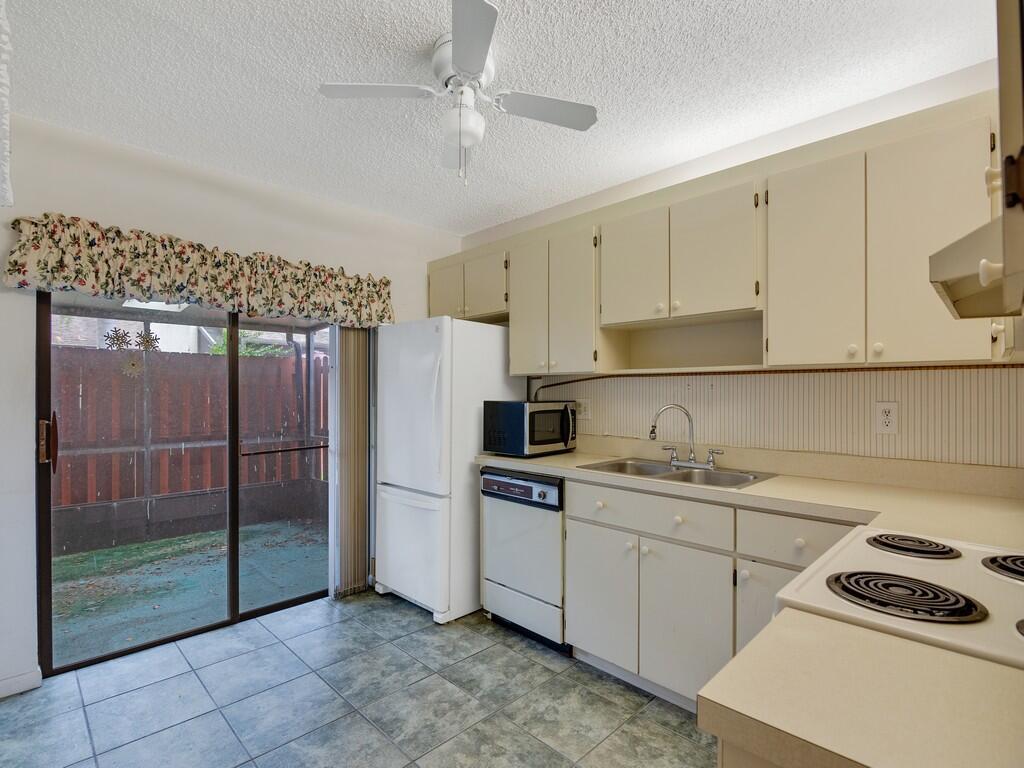 VILLAS OF HOBE SOUND - Residential