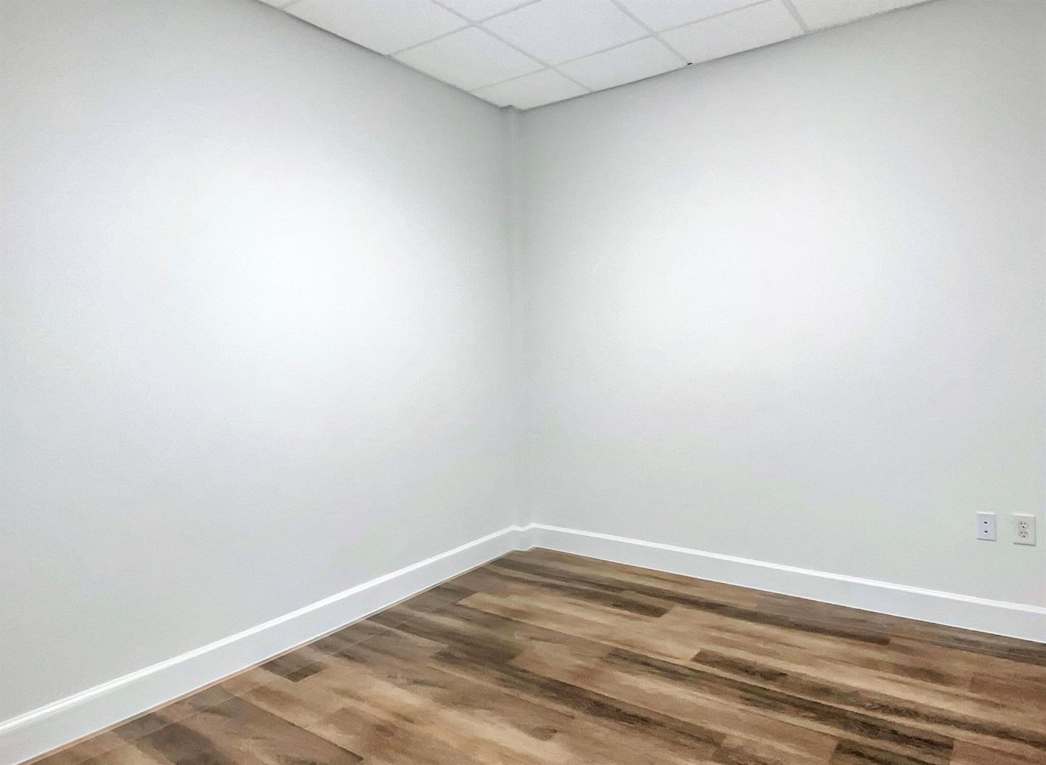 VANTAGE INDUSTRIAL PARK N - Commercial Lease