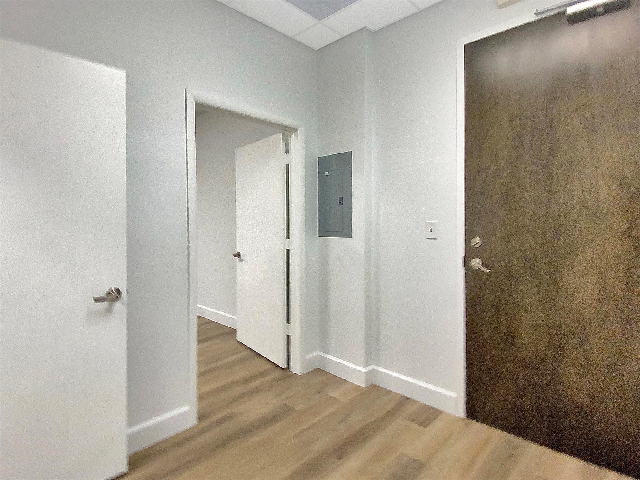 VANTAGE INDUSTRIAL PARK N - Commercial Lease