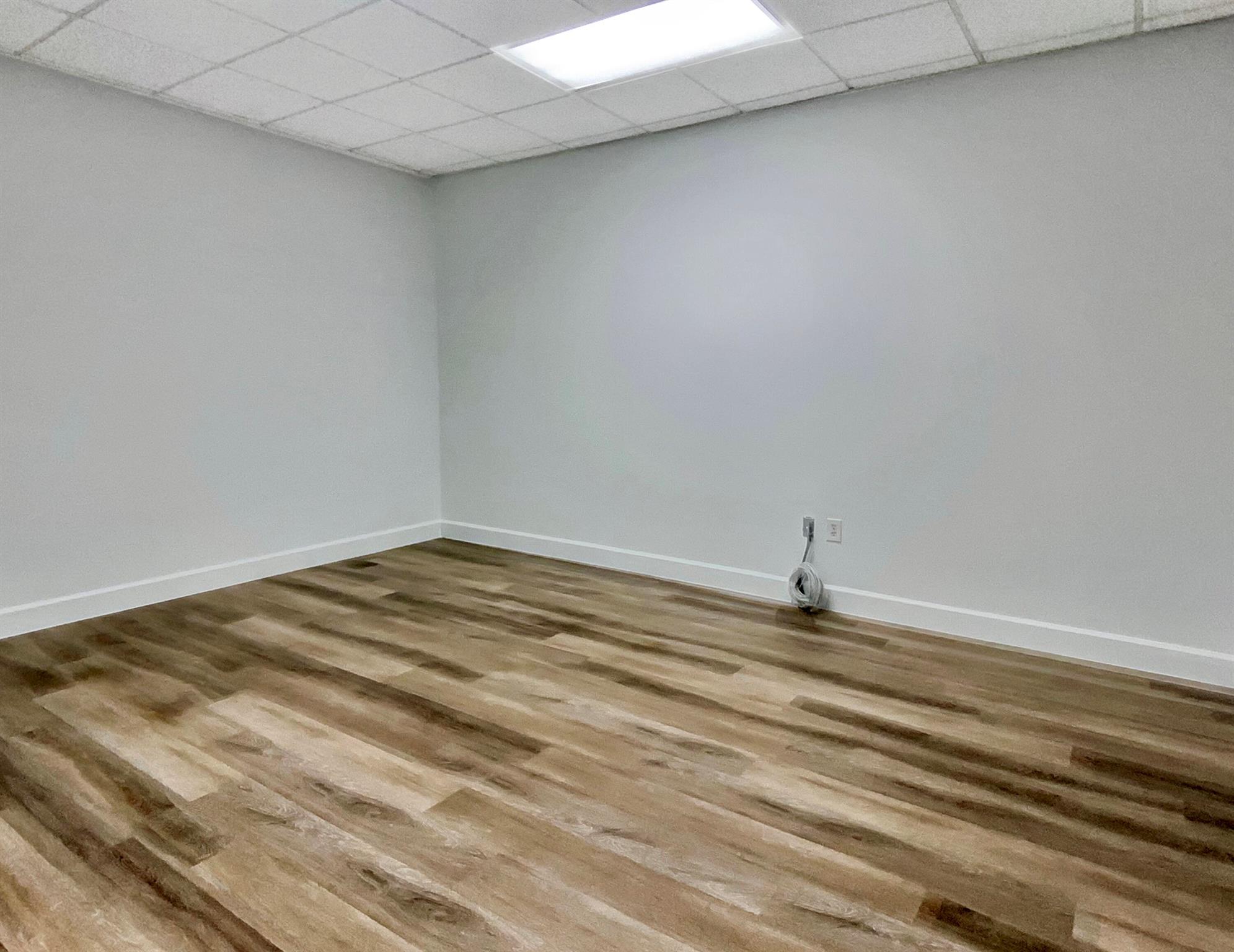 VANTAGE INDUSTRIAL PARK N - Commercial Lease