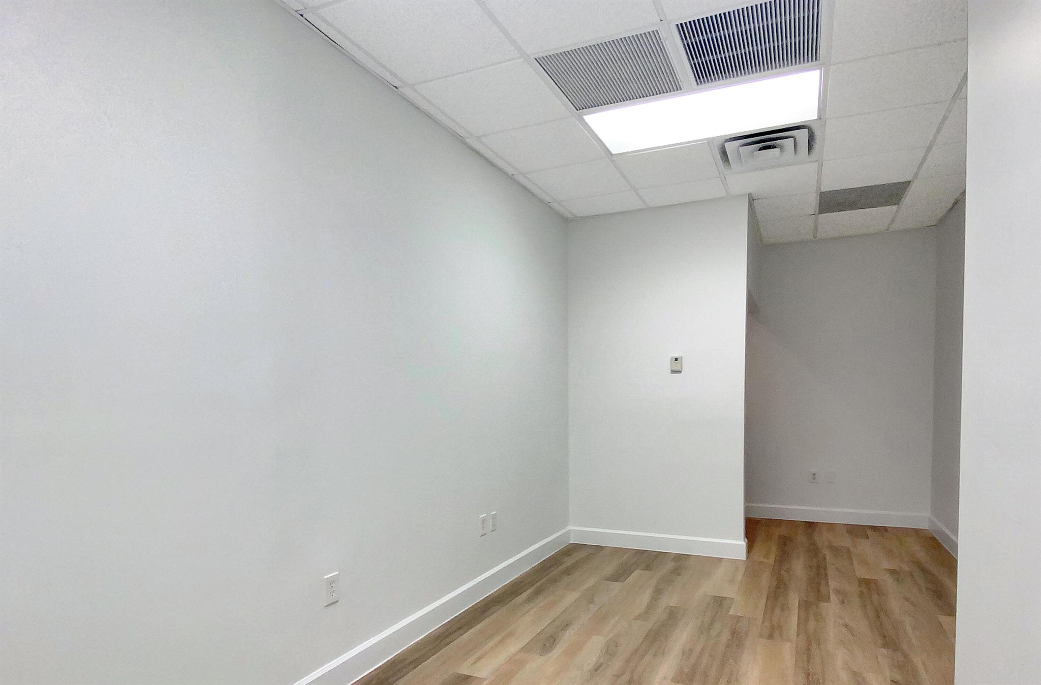 VANTAGE INDUSTRIAL PARK N - Commercial Lease