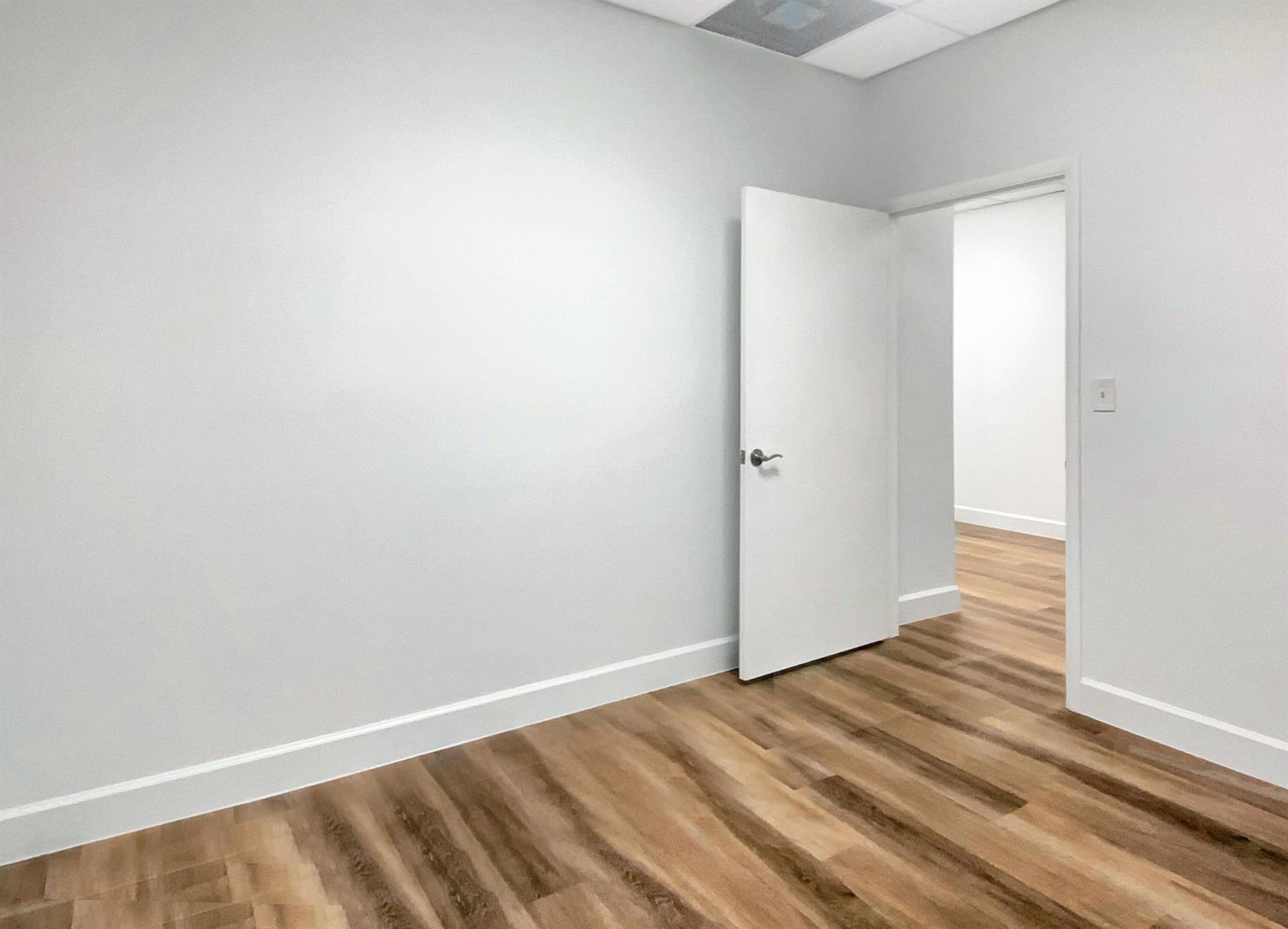 VANTAGE INDUSTRIAL PARK N - Commercial Lease