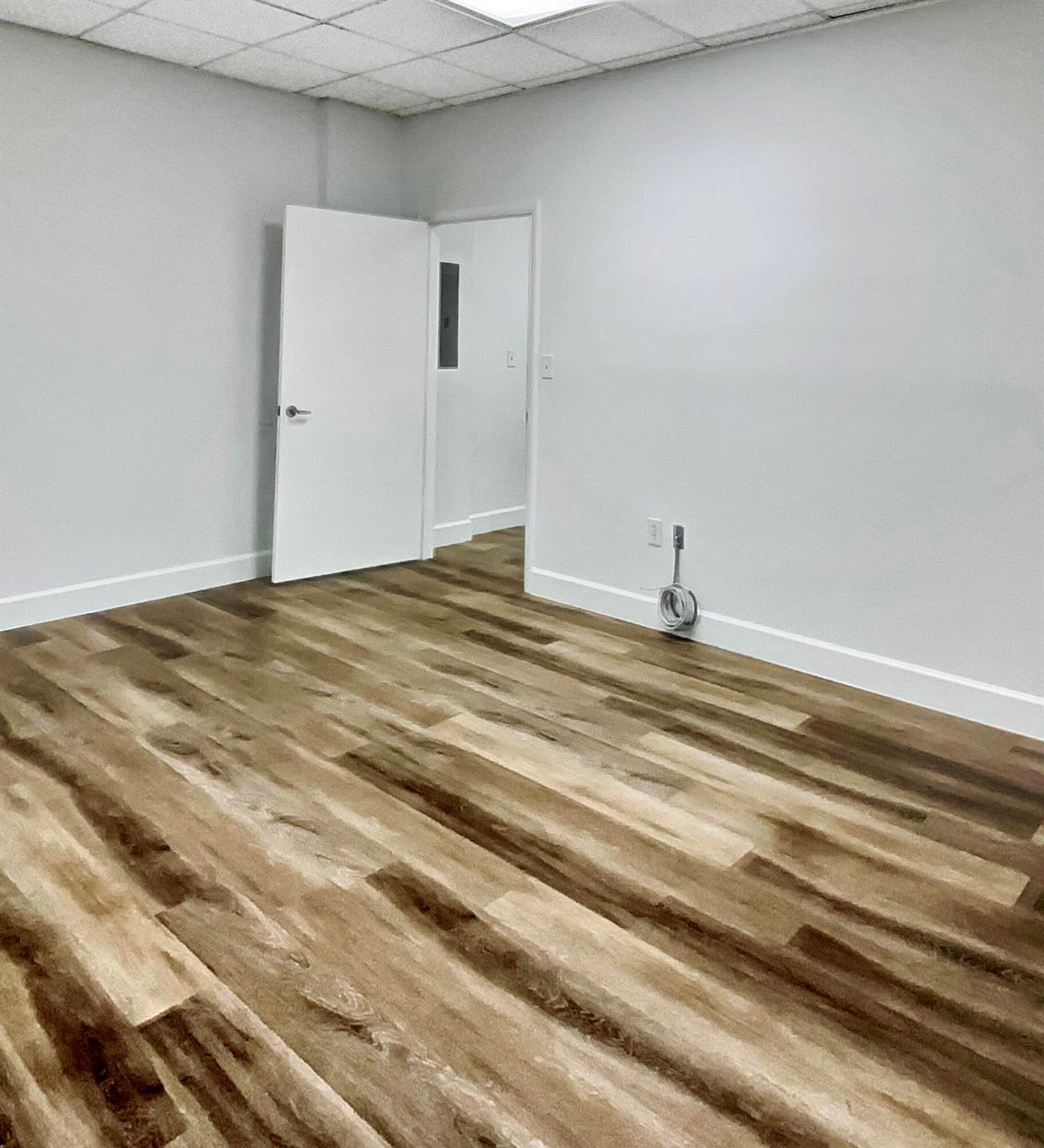 VANTAGE INDUSTRIAL PARK N - Commercial Lease