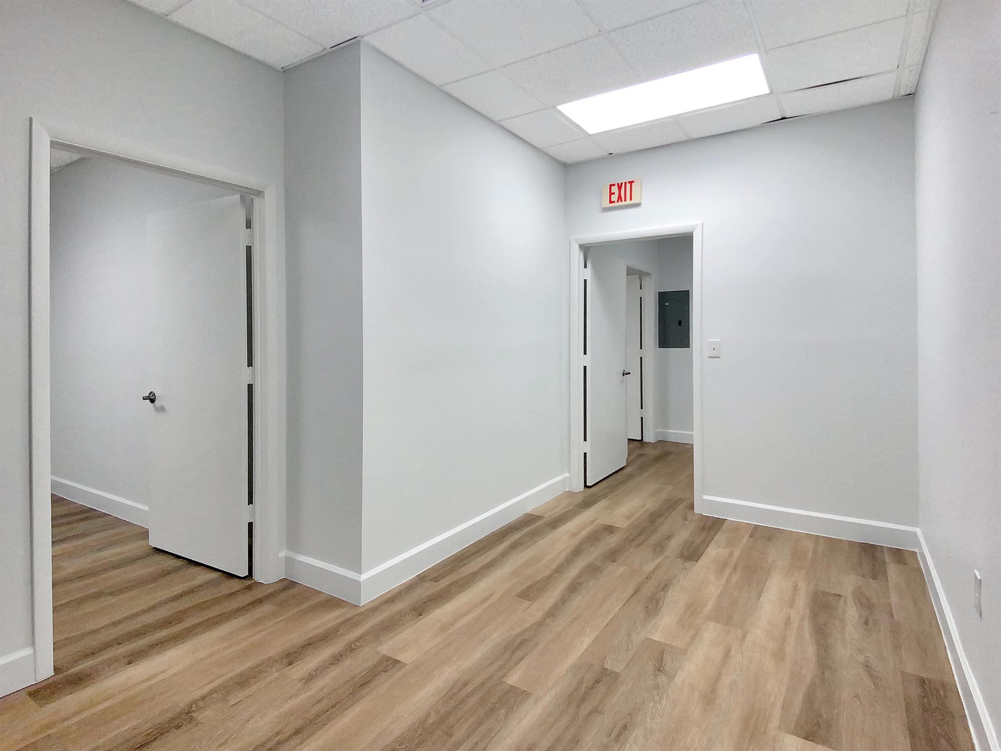 VANTAGE INDUSTRIAL PARK N - Commercial Lease